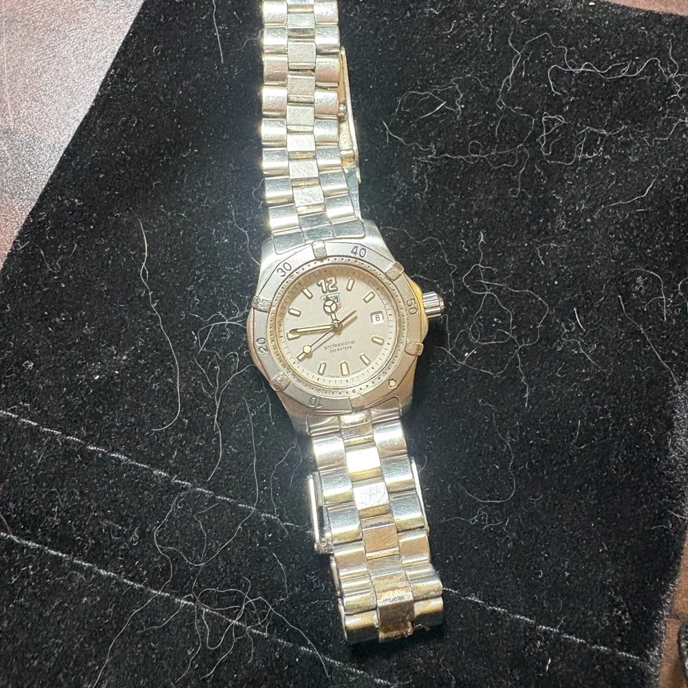 Tag Heuer WK131 Professional
2000 Classic Swiss Quartz Ladies Date
Watch - Picture 4 of 9